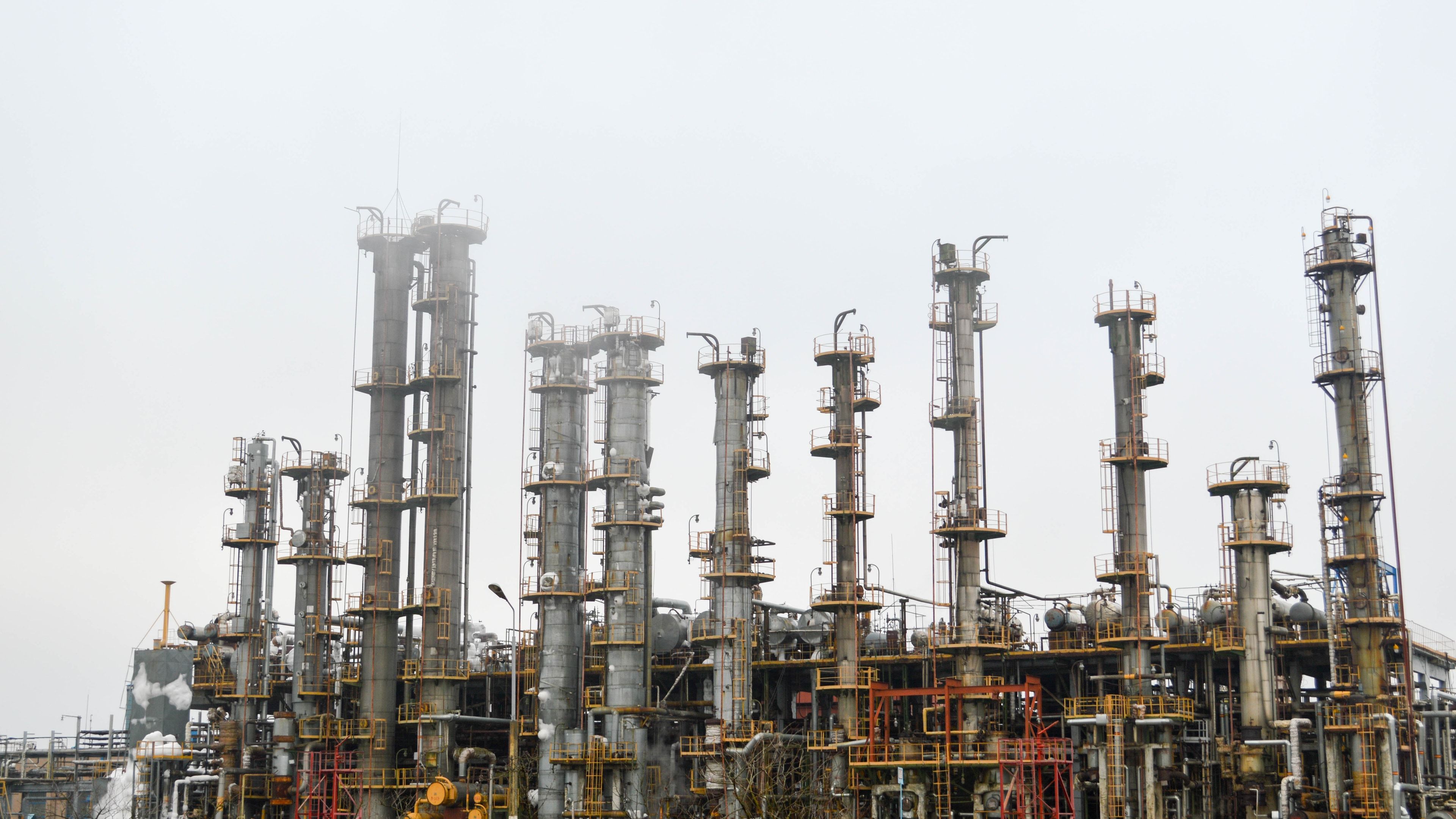 Columnas de separación de gases de una planta de proceso